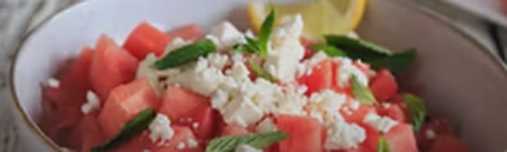 Calvins Melonen Feta Salat mit Minze und Rucola, fertig angerichtet